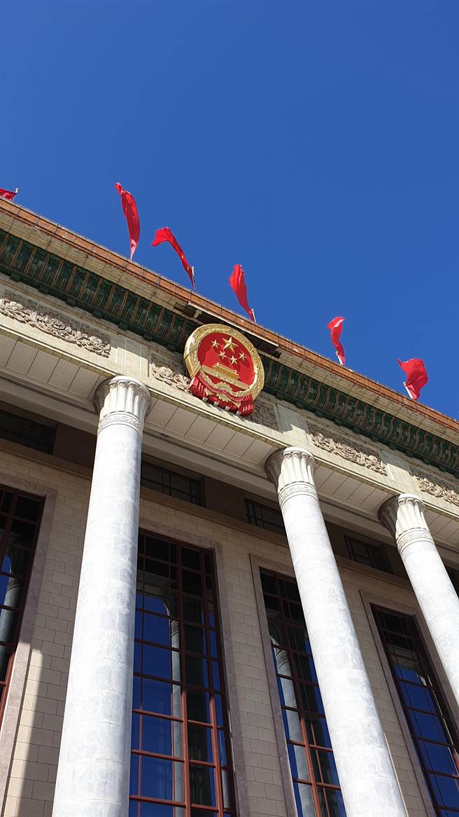 今天大陆第十三届全国人民代表大会第五次会议上，大故最高人民检察院检察长张军向大会做工作报告。（蓝孝威摄）