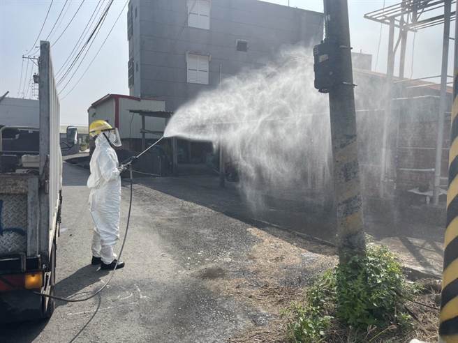 台南市衛生局日前清消畫面。（台南市衛生局提供／曹婷婷台南傳真）