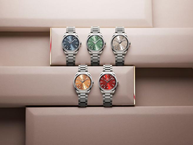歐米茄為Aqua Terra換上繽紛新色表盤，充滿活力。（OMEGA提供）