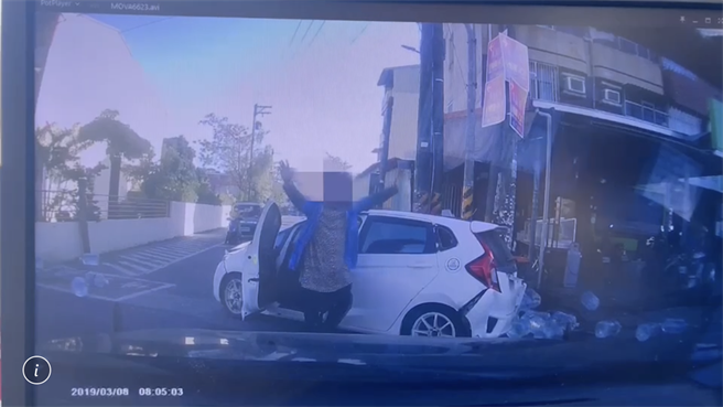 台東肇事逃逸一路到逃到屏東，最後在內埔鄉遭逮，過程中波及5車挨撞。（警方提供／謝佳潾屏東傳真）