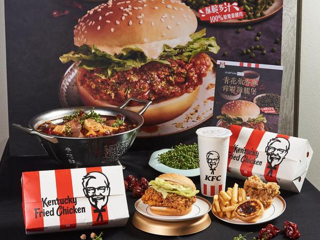 （王品青花骄携手肯德基推出「青花椒香麻卡啦鸡腿堡」开卖，凭发票点餐就送青花骄综合丸。图／王品集团提供）