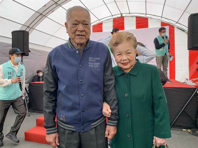 图为台北市长柯文哲的爸爸柯承发和妈妈何瑞英。（资料照/邓博仁摄）
