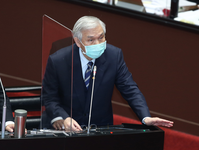 对于立委关心通膨问题，央行总裁杨金龙8日在立法院表示台湾不会出现停滞性通膨。（姚志平摄）