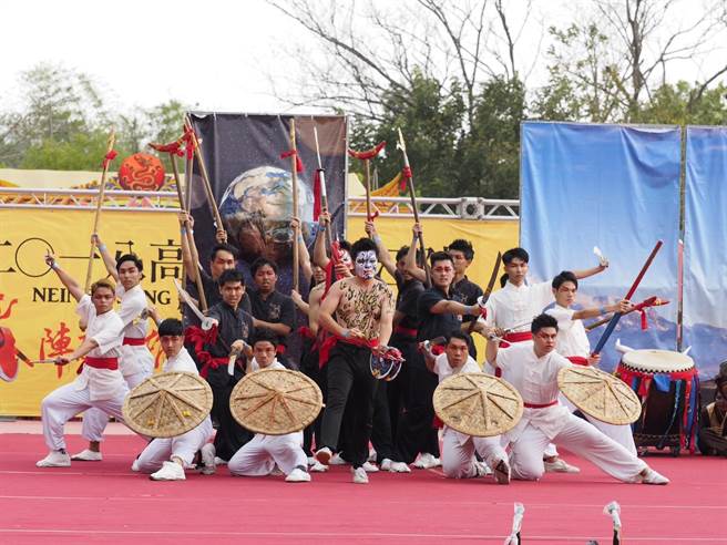 内门宋江阵重磅回归，传统、创意宋江阵今年同台展演。（高市观光局提供）