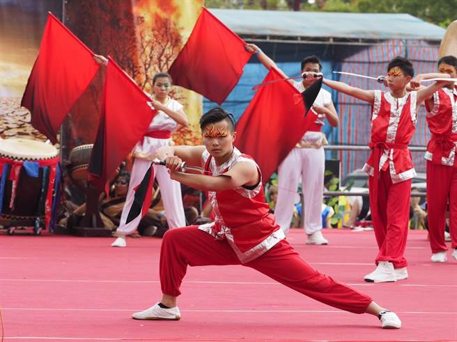 内门宋江阵重磅回归，传统、创意宋江阵今年同台展演。（高市观光局提供）