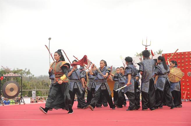 内门宋江阵重磅回归，传统、创意宋江阵今年同台展演。（高市观光局提供）