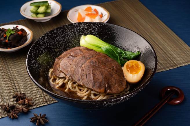 艾斯奇餐飲旗下總裁牛肉麵備受好評。（艾斯奇餐飲提供）