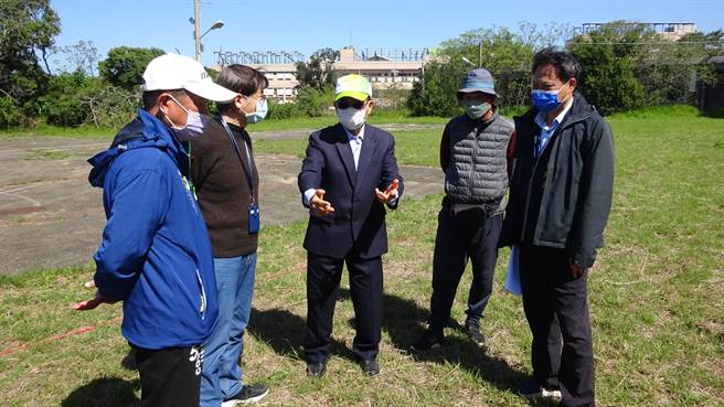 市议员吴敏济争取在甲安埔建构多功能单车馆，今日邀运动局办理说明会。（陈淑娥摄）