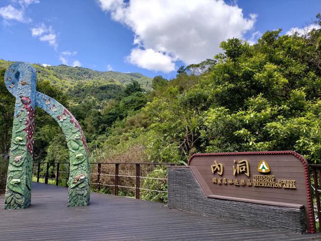 （雄狮推荐一日游特色行程「内洞森林游乐区、乌来缆车体验1日」，搭配国旅券享买一送一优惠。图／ 雄狮旅游提供）