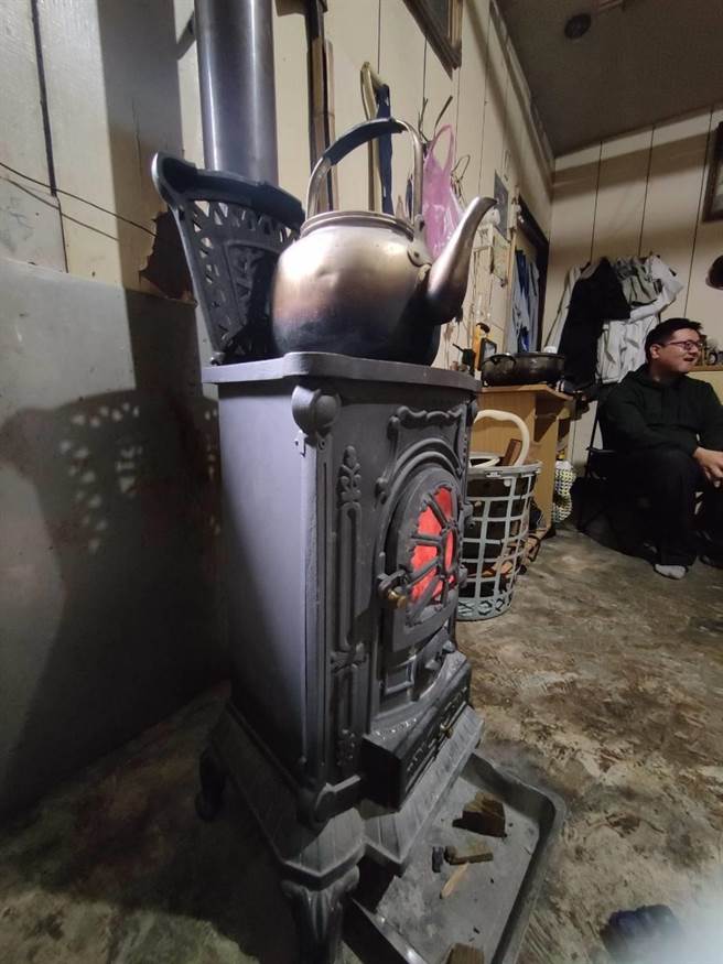 有了这套暖炉设备，大大提升家里的生活品质，过一个舒服的暖冬。（台湾世界展望会提供／吴佩蓉宜兰传真）