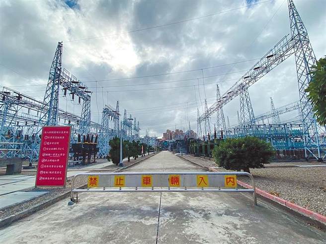 台电今日回应，港湖地区有供电瓶颈是因为电送不进去，而非电源不足，台电23年前就规画兴建松湖超高压变电所，迄今已23年余未通过许可；对此，北市府发言人陈智菡痛批，台电不思解决还打乌贼战。（示意图／本报资料照片）