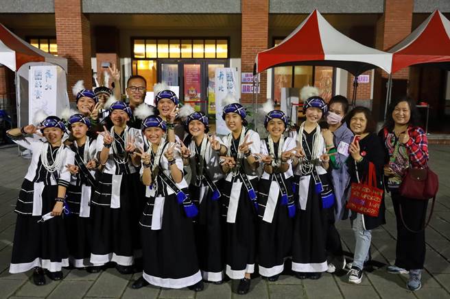 花莲县北埔国小舞蹈队今年代表花莲参加全国学生舞蹈比赛决赛，以噶玛兰族乐舞为比赛舞码，成全国唯一，并以90.52的高分，从26组参赛团队中，脱颖而出，荣获国小民俗舞B团体丙组全国特优佳绩。（北埔国小提供／罗亦晽花莲传真）