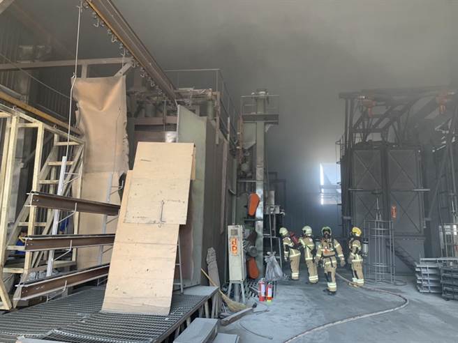 官田铁材厂火警，机台毁损人员平安。（读者提供／刘秀芬台南传真）