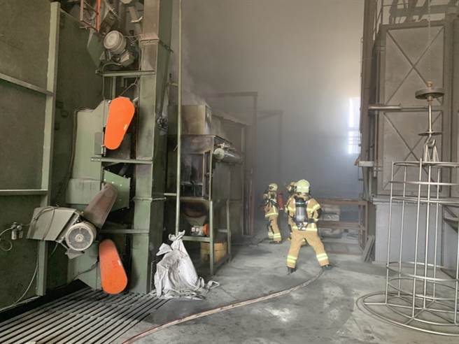 官田铁材厂火警，机台毁损人员平安。（读者提供／刘秀芬台南传真）