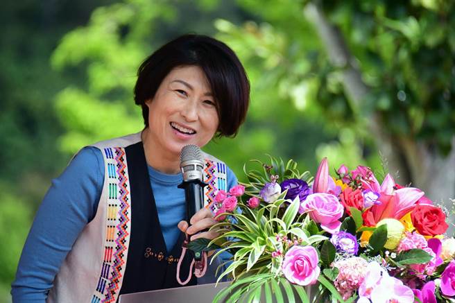 台東縣長饒慶鈴希望部落長輩都能在文健站健康快樂「凍齡」。（莊哲權攝）