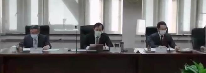 （證期局局長張振山（中）率證券周邊單位總經理、三大公會理事長一起公布證券期貨業永續發展轉型執行策略。圖／視訊記者會畫面）