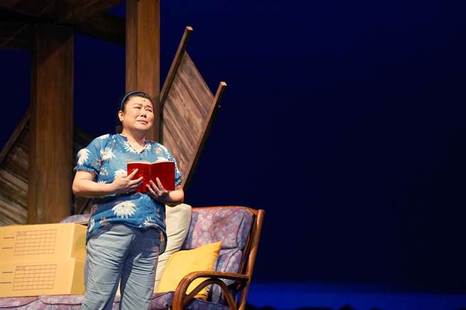 吳念真舞台劇作品《人間條件7──我是一片雲》將再重演。金鐘影后林美秀在劇中飾演一名從年輕到老，都在為家人付出的女子，甚至連婚姻都是一樁買賣，直到老年才遇上一名心靈伴侶。（綠光劇團提供）