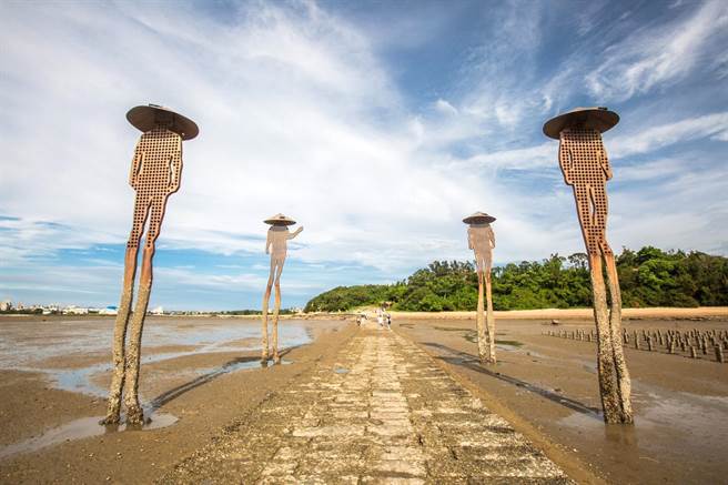 金門建功嶼的「牡蠣人」美景，讓人賞心悅目。（金門縣府觀光處提供）