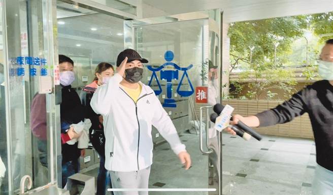 郭姓男子等8名板橋市民代表2008至2010年時，陸續販賣補助款額度給予時任板橋市民代表會主席的曾煥嘉，換取補助款2至3成的賄款。新北地院近期依收受賄絡罪，判處郭男等人2年不等刑期。（蔡雯如攝）