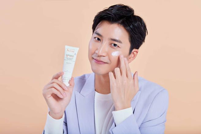 江宏杰近来受邀担任护肤品牌年度代言人，工作满檔。（华研国际提供）