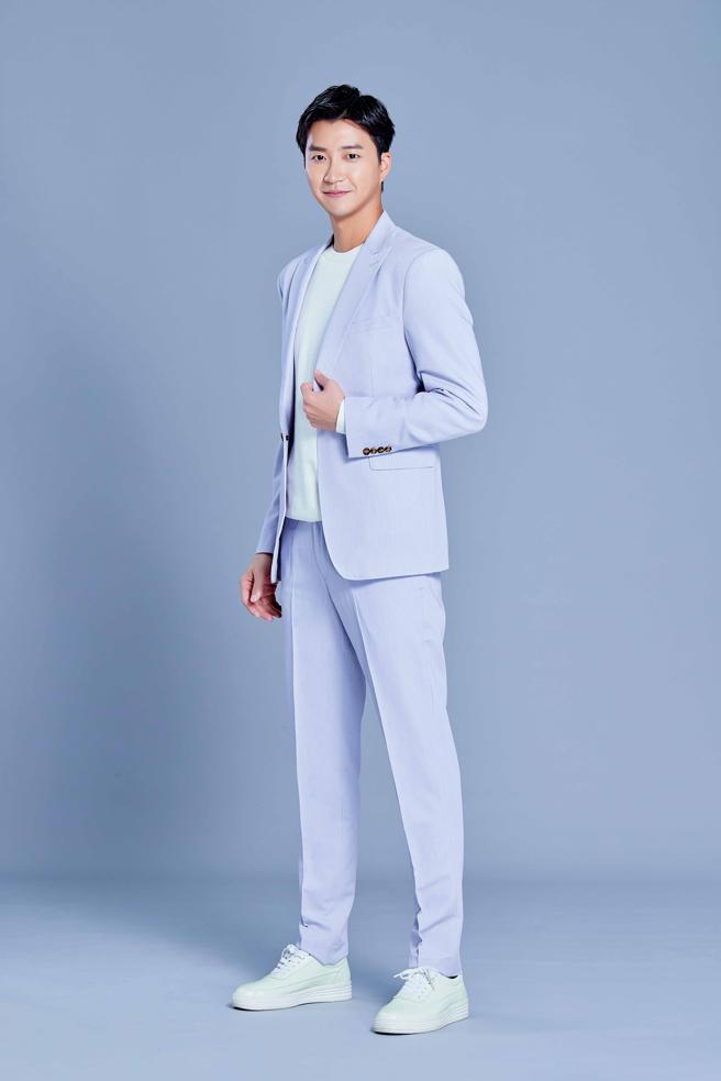 江宏杰近来受邀担任护肤品牌年度代言人，工作满檔。（华研国际提供）