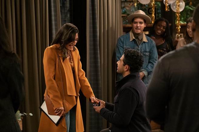 剧迷们也能在《追爱总动员之相爱百分百》中发现相同的经典场景。（Disney＋提供）