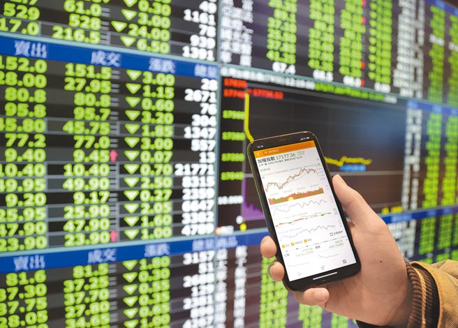 俄烏戰事升溫，外資急搶現金閃人，昨日匯出逼近20億美元。此為示意圖。（中央社）