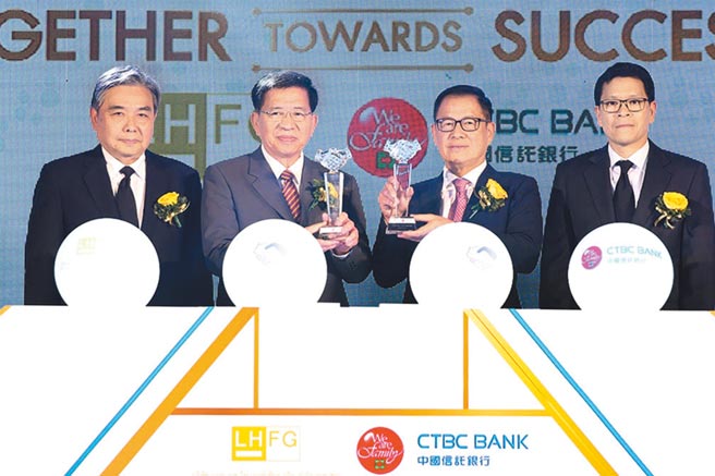 中國信託銀行2017年參股LHFG金融集團，創台資銀行參股泰國金融機構首例。圖為當年舉行慶祝酒會照。（本報資料照片）