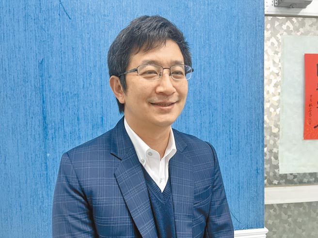 基隆市長選戰年底登場，昨有媒體公布最新民調顯示，若推派國民黨謝國樑、民進黨蔡適應2人對戰，支持度差距在抽樣誤差範圍內，實力不相上下。照片為蔡適應。（陳彩玲攝）