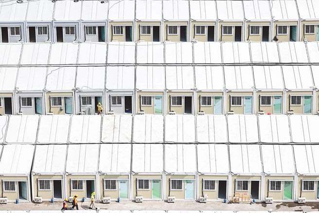 大陸國務院副總理韓正7日表示，港府抗疫的主體責任並非香港特首一人，而是整個管治團隊的主體責任。圖為大陸中央援建的香港青衣方艙醫院。（中新社）