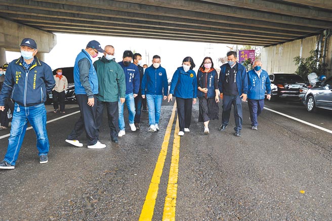 雲林縣政府為改善虎尾與土庫聯外道路，編列1800餘萬元進行整修。（張朝欣攝）