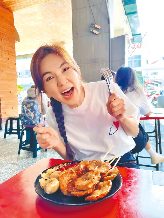 Ella南下大吃美食。（勁樺娛樂提供）