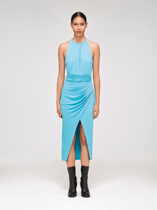 微風廣場、微風信義Self-Portrait藍色削肩鑽飾開衩洋裝，推薦價1萬3800元。（微風提供）