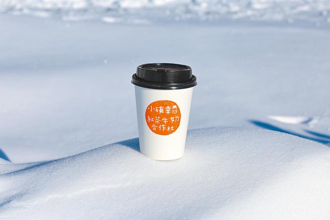 3月8日當日於新光三越App扣skm point會員點數38點，即可於信義新天地免費小確幸的小濃奶茶。（新光三越提供）