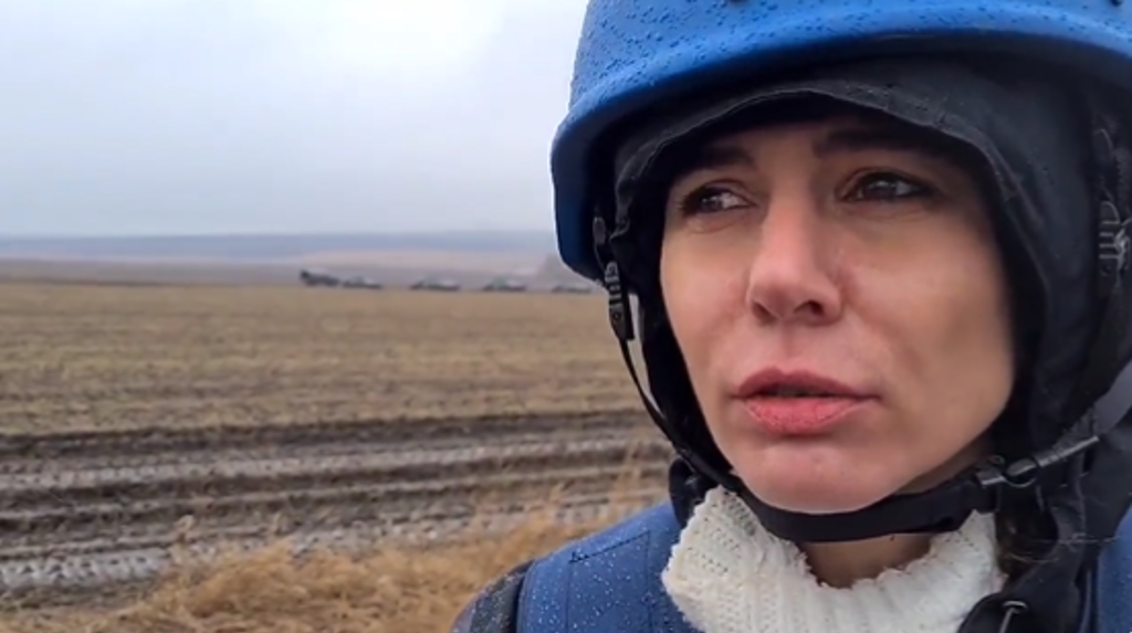 法国导演安妮-劳尔•邦奈是少数站在乌东分离主义者的西方人士，她也成了莫斯科为这场战争自我辩护的工具。图/Donbas(photo:ChinaTimes)