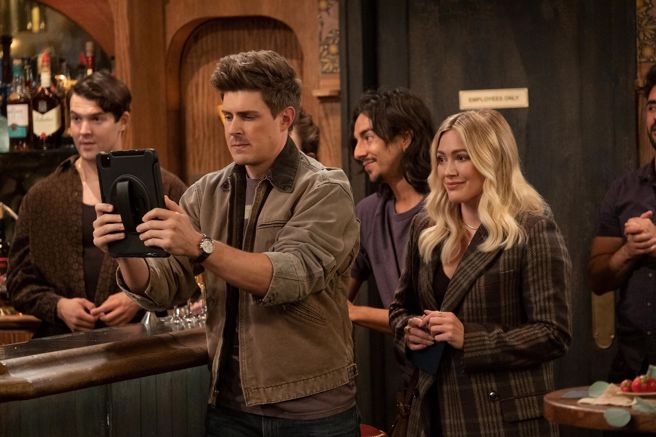 《追愛總動員之相愛百分百》由迪士尼小天后希拉蕊朵芙（右）領軍主演。（Disney＋提供）