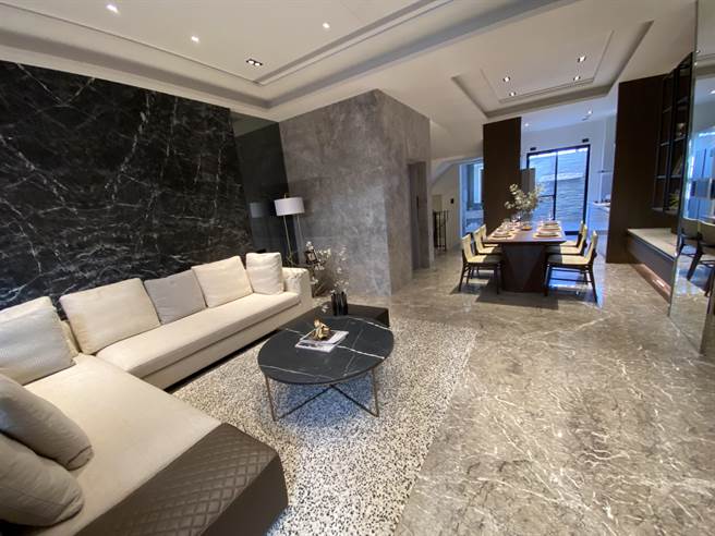 透天豪墅隐私性强，坪效又比社区大楼利用性更高，带动买气。（卢金足摄）