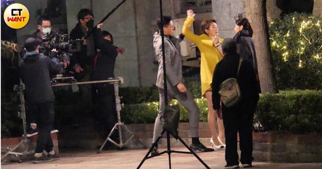 換個角度葛蕾又來一記巴掌要賞郭雪芙，鍾承翰伸手阻止。（圖／本刊攝影組）