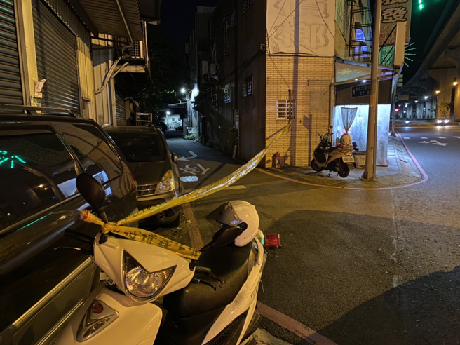 新北毒品交易命案，男遭一刀刺穿左頸當場慘死。(高佩琦翻攝)