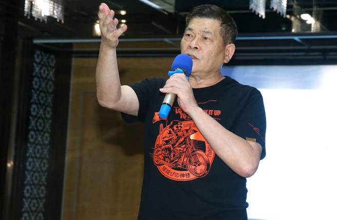 澎恰恰与黄敏宽离婚后，身旁出现神秘BMW女，到澎家熟练处理邮务，打点他的生活。(中时资料照片)