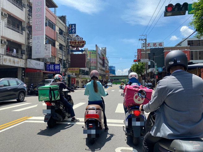 外送員送錯地點還嗆「自己去拿」，引起網友討論。（圖／）