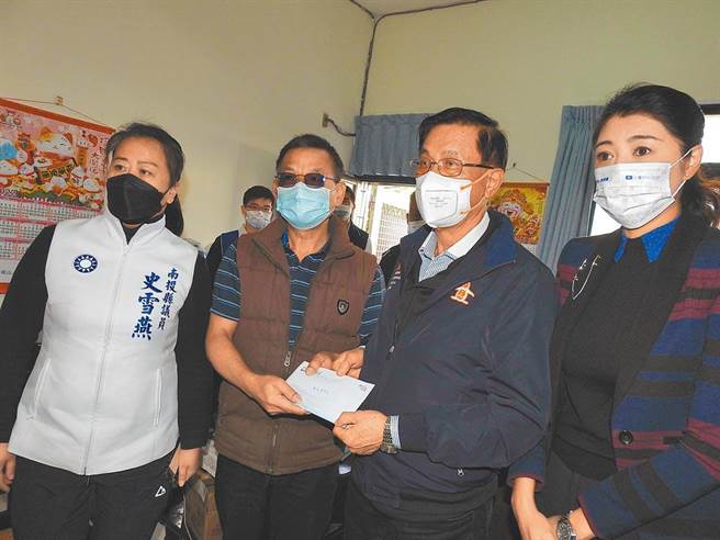  陈奕阳光善良乐于助人，这点从陈家二老的身上就能看出，儘管身受丧子之痛，日前县长林明溱探访，还不忘请托县长照顾陈奕女友。（本报资料照片）