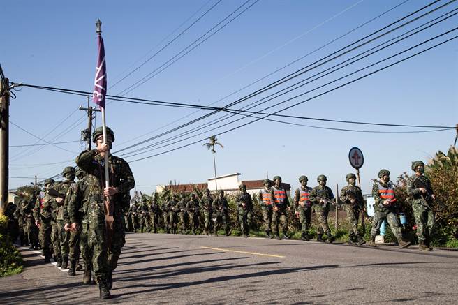 作家左撇子表示新式教召有2次行军，训练精实许多。（示意图，军闻社提供）