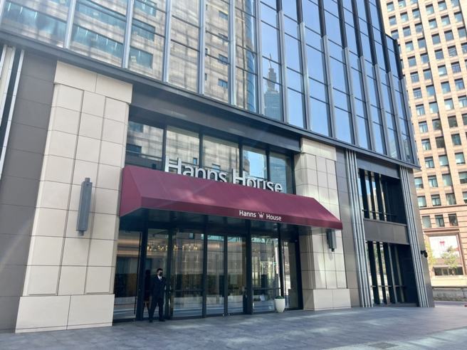 具俊曄稍早已經進入瀚寓酒店。（圖／孫伊萱攝）