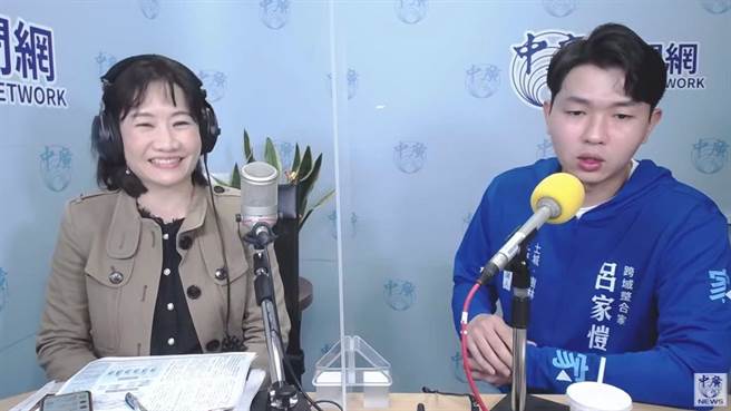 新北市议员拟参选人吕家恺接受中广「千秋万事」节目主持人王浅秋访问，表示将在6月接受国防部二度教召。（吕家恺提供）