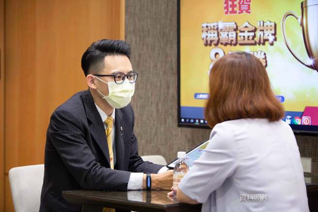 永慶房屋7日宣布，4月1日起為總部行政人員加薪，這是永慶房屋連續第五年調薪，也率先其他同業開啟加薪第一槍。(圖/永慶房屋提供)