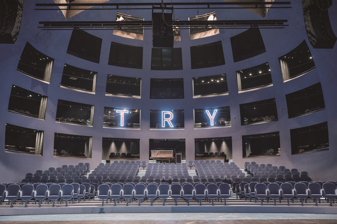 臺北表演艺术中心的球剧场，设置半弧形观眾席及半开放包厢，让所有观眾都能享有最佳欣赏体验。（摄影／林轩朗）
