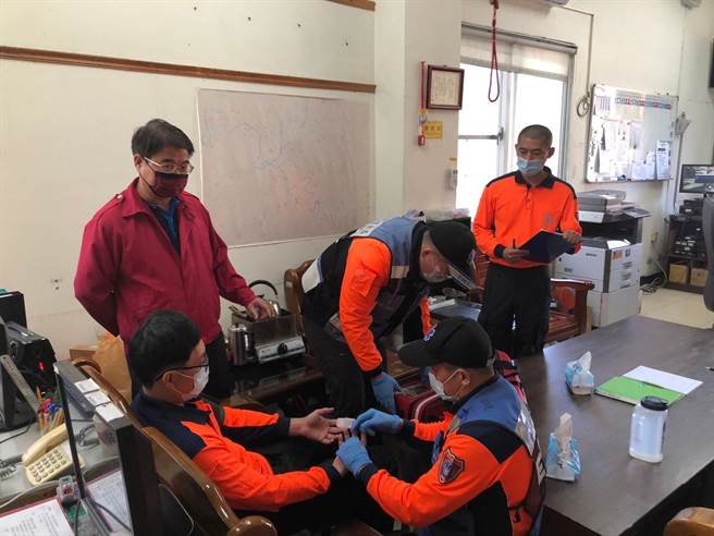 玉井消防分隊針對心肺功能停止案件及送醫途中意識改變案件加強演練。（讀者提供／劉秀芬台南傳真）