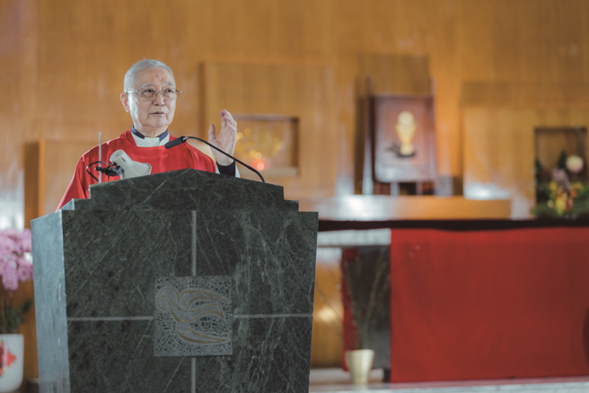 神父不僅是教務的推動者，也透過宣揚教義與福音，引領教友追求良善。（攝影／林冠良)