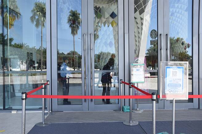 台開花蓮新天堂樂園本月初無預警暫停營業2周，且百位員工迄今仍未收到2月份的薪水，台開今表示，董事長邱于芸明天將趕赴花蓮親發薪水。（羅亦晽攝）